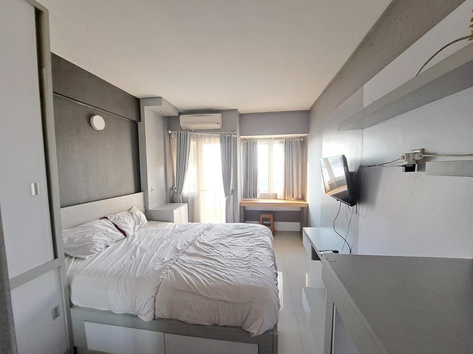 Oyo Life 93855 The Jarrdin By Hotel